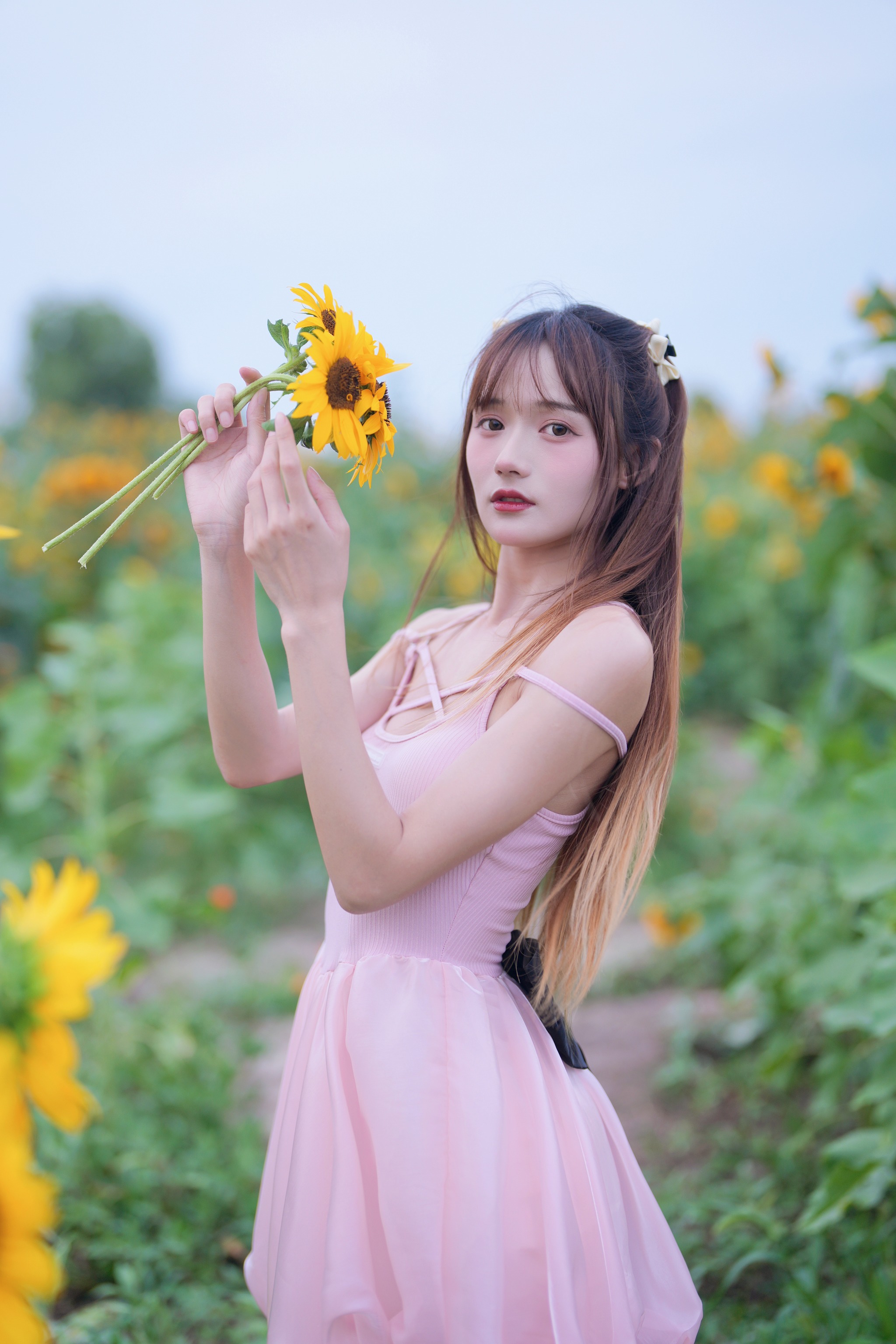 图片[1]-兔子Zzz不吃胡萝卜 – NO.154 蓝调向日葵少女[28P]-XikXak